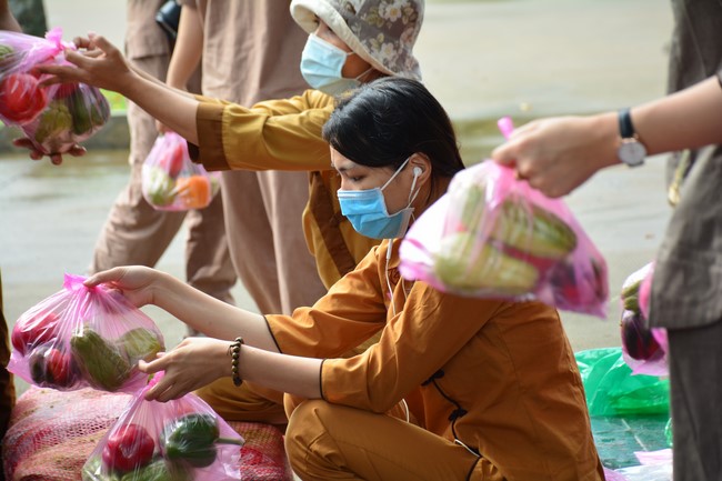 Continuing to support people in need in the Covid-19 pandemic of Hoang Phap Pagoda (series 4)